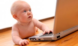 infant-baby-using-laptop--007